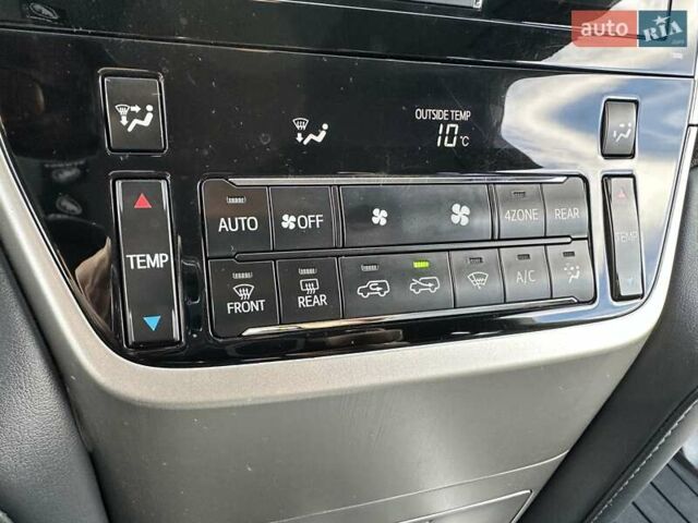 Черный Тойота Ленд Крузер, объемом двигателя 4.46 л и пробегом 95 тыс. км за 57500 $, фото 38 на Automoto.ua