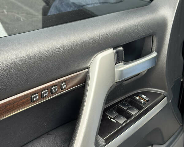 Чорний Тойота Ленд Крузер, об'ємом двигуна 4.61 л та пробігом 115 тис. км за 55000 $, фото 10 на Automoto.ua