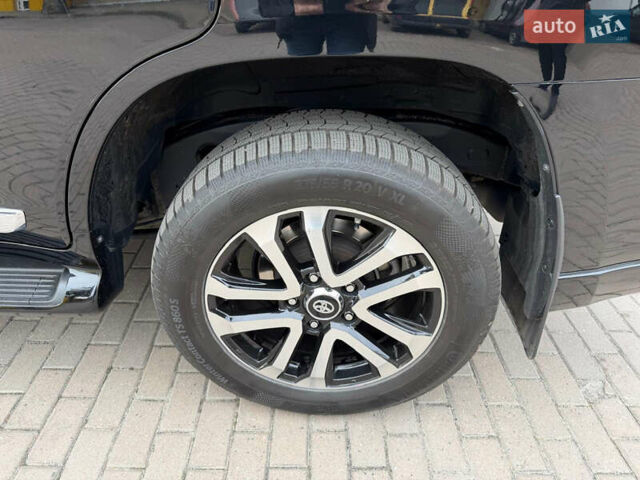 Черный Тойота Ленд Крузер, объемом двигателя 4.46 л и пробегом 93 тыс. км за 63999 $, фото 10 на Automoto.ua