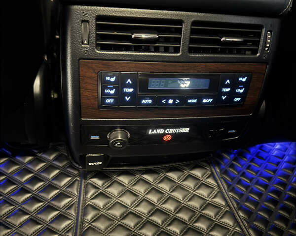 Черный Тойота Ленд Крузер, объемом двигателя 4.46 л и пробегом 199 тыс. км за 65000 $, фото 4 на Automoto.ua