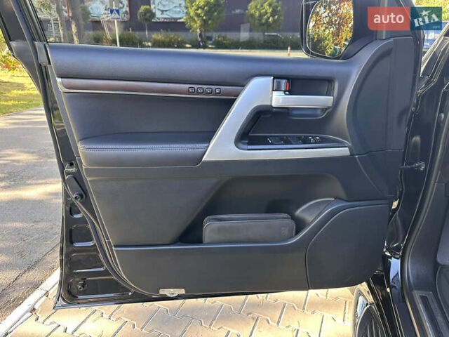 Тойота Ленд Крузер 2019 у Києві на Automoto.ua Чорний Тойота Ленд Крузер, об'ємом двигуна 4.46 л та пробігом 78 тис. км за 55800 $, фото 41 на Automoto.ua