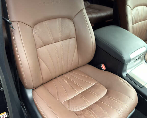 Чорний Тойота Ленд Крузер, об'ємом двигуна 4.46 л та пробігом 8 тис. км за 95000 $, фото 7 на Automoto.ua