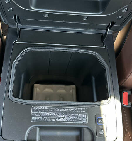 Чорний Тойота Ленд Крузер, об'ємом двигуна 4.46 л та пробігом 100 тис. км за 72000 $, фото 21 на Automoto.ua