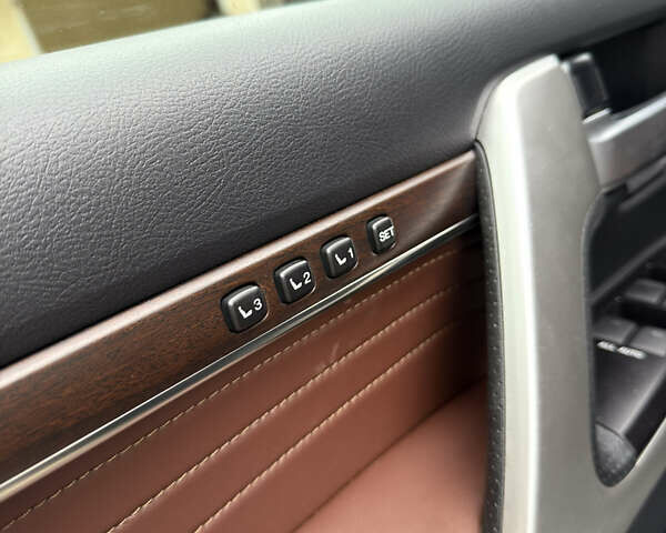 Чорний Тойота Ленд Крузер, об'ємом двигуна 4.46 л та пробігом 8 тис. км за 95000 $, фото 14 на Automoto.ua