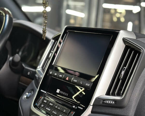 Черный Тойота Ленд Крузер, объемом двигателя 4.61 л и пробегом 10 тыс. км за 80000 $, фото 14 на Automoto.ua