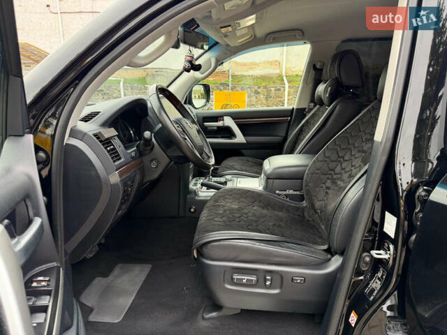 Черный Тойота Ленд Крузер, объемом двигателя 4.46 л и пробегом 93 тыс. км за 63999 $, фото 20 на Automoto.ua