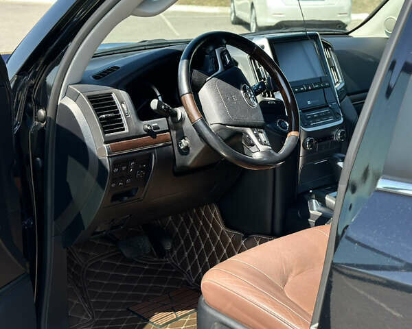 Чорний Тойота Ленд Крузер, об'ємом двигуна 4.46 л та пробігом 100 тис. км за 72000 $, фото 26 на Automoto.ua