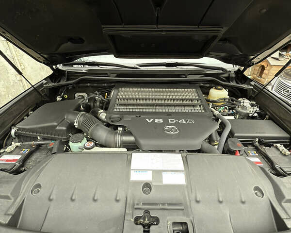 Чорний Тойота Ленд Крузер, об'ємом двигуна 4.46 л та пробігом 8 тис. км за 95000 $, фото 24 на Automoto.ua