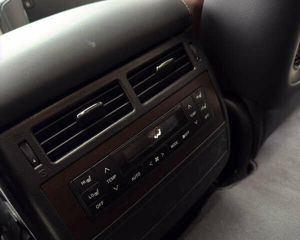 Чорний Тойота Ленд Крузер, об'ємом двигуна 4.46 л та пробігом 8 тис. км за 95000 $, фото 16 на Automoto.ua