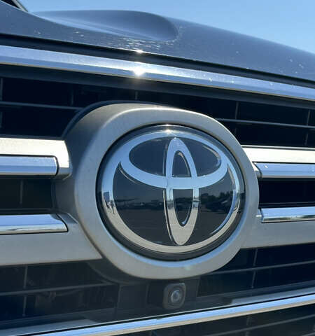 Чорний Тойота Ленд Крузер, об'ємом двигуна 4.46 л та пробігом 100 тис. км за 72000 $, фото 8 на Automoto.ua