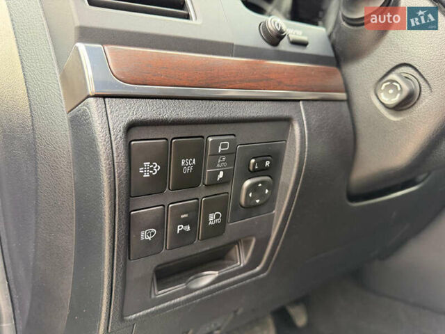 Черный Тойота Ленд Крузер, объемом двигателя 4.46 л и пробегом 93 тыс. км за 63999 $, фото 24 на Automoto.ua