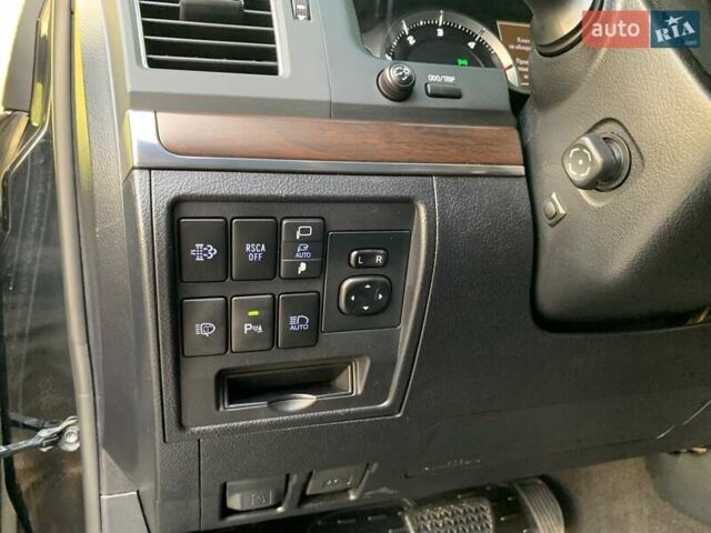 Черный Тойота Ленд Крузер, объемом двигателя 4.46 л и пробегом 190 тыс. км за 58888 $, фото 46 на Automoto.ua