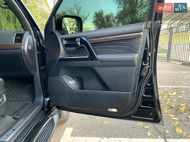 Черный Тойота Ленд Крузер, объемом двигателя 4.46 л и пробегом 190 тыс. км за 58888 $, фото 34 на Automoto.ua