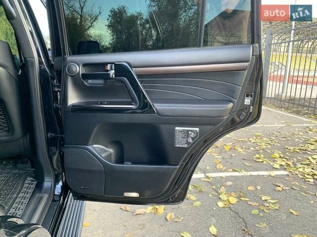 Черный Тойота Ленд Крузер, объемом двигателя 4.46 л и пробегом 190 тыс. км за 58888 $, фото 49 на Automoto.ua