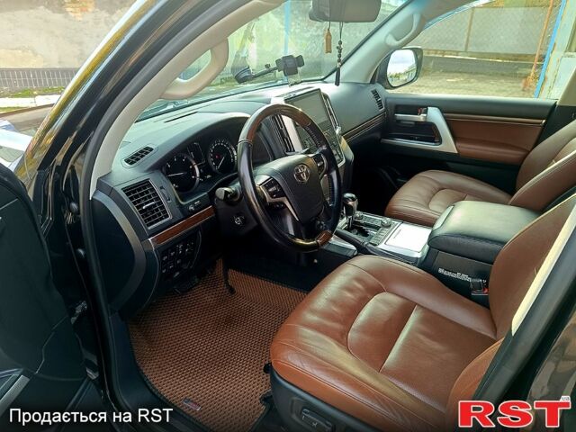 Черный Тойота Ленд Крузер, объемом двигателя 4.5 л и пробегом 70 тыс. км за 63500 $, фото 12 на Automoto.ua