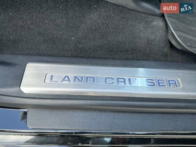 Черный Тойота Ленд Крузер, объемом двигателя 4.46 л и пробегом 95 тыс. км за 57500 $, фото 21 на Automoto.ua