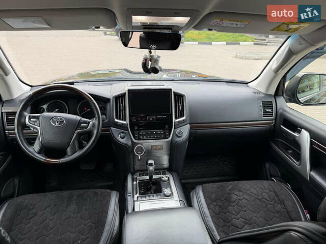 Черный Тойота Ленд Крузер, объемом двигателя 4.46 л и пробегом 93 тыс. км за 63999 $, фото 34 на Automoto.ua