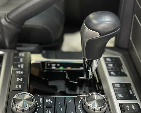 Черный Тойота Ленд Крузер, объемом двигателя 4.61 л и пробегом 10 тыс. км за 80000 $, фото 10 на Automoto.ua