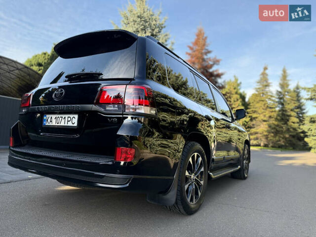 Тойота Ленд Крузер 2020 у Києві на Automoto.ua Чорний Тойота Ленд Крузер, об'ємом двигуна 4.46 л та пробігом 75 тис. км за 67000 $, фото 16 на Automoto.ua