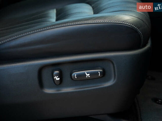 Чорний Тойота Ленд Крузер, об'ємом двигуна 4.46 л та пробігом 46 тис. км за 78000 $, фото 18 на Automoto.ua