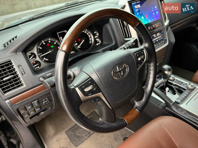Черный Тойота Ленд Крузер, объемом двигателя 4.61 л и пробегом 67 тыс. км за 62800 $, фото 44 на Automoto.ua