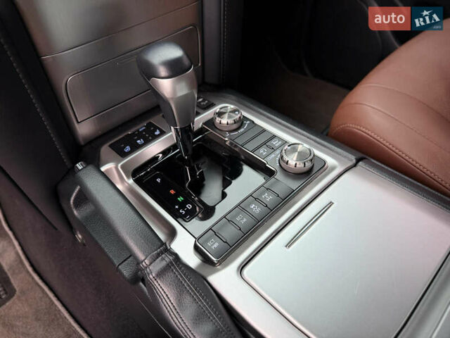 Черный Тойота Ленд Крузер, объемом двигателя 4.61 л и пробегом 67 тыс. км за 62800 $, фото 79 на Automoto.ua
