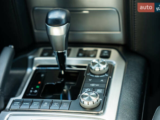 Чорний Тойота Ленд Крузер, об'ємом двигуна 4.46 л та пробігом 46 тис. км за 78000 $, фото 15 на Automoto.ua