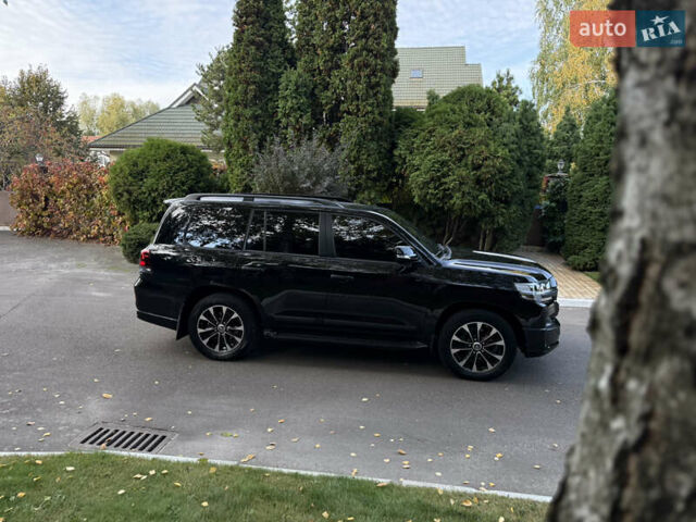 Тойота Ленд Крузер 2020 у Києві на Automoto.ua Чорний Тойота Ленд Крузер, об'ємом двигуна 4.46 л та пробігом 75 тис. км за 67000 $, фото 47 на Automoto.ua