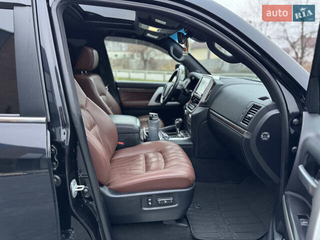 Чорний Тойота Ленд Крузер, об'ємом двигуна 4.61 л та пробігом 114 тис. км за 67000 $, фото 22 на Automoto.ua