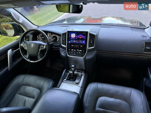 Тойота Ленд Крузер 2020 у Києві на Automoto.ua Чорний Тойота Ленд Крузер, об'ємом двигуна 4.46 л та пробігом 75 тис. км за 67000 $, фото 28 на Automoto.ua