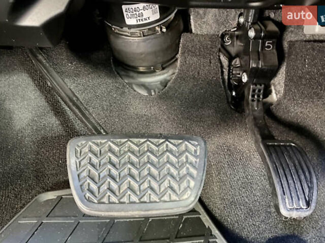 Черный Тойота Ленд Крузер, объемом двигателя 4.46 л и пробегом 58 тыс. км за 73000 $, фото 26 на Automoto.ua