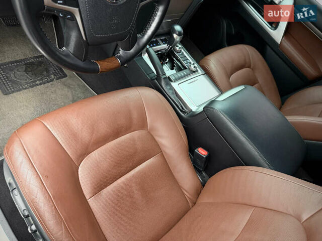 Черный Тойота Ленд Крузер, объемом двигателя 4.61 л и пробегом 67 тыс. км за 62800 $, фото 47 на Automoto.ua