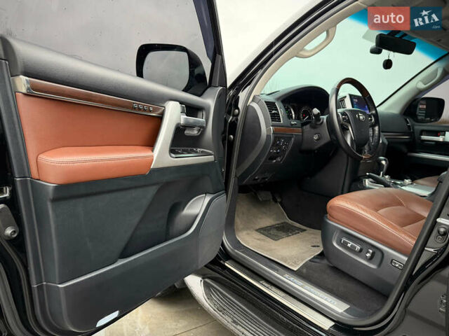 Черный Тойота Ленд Крузер, объемом двигателя 4.61 л и пробегом 67 тыс. км за 62800 $, фото 35 на Automoto.ua