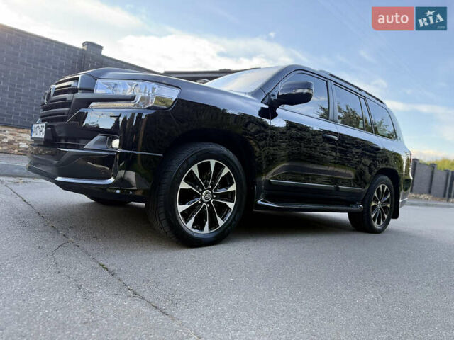 Тойота Ленд Крузер 2020 у Києві на Automoto.ua Чорний Тойота Ленд Крузер, об'ємом двигуна 4.46 л та пробігом 75 тис. км за 67000 $, фото 2 на Automoto.ua