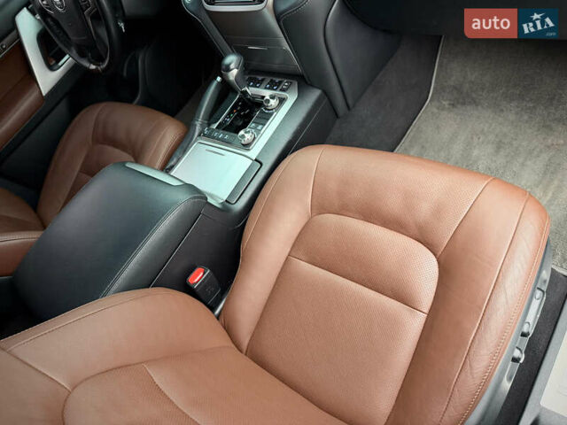 Черный Тойота Ленд Крузер, объемом двигателя 4.61 л и пробегом 67 тыс. км за 62800 $, фото 65 на Automoto.ua