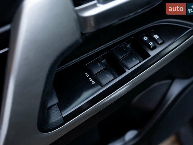 Чорний Тойота Ленд Крузер, об'ємом двигуна 4.5 л та пробігом 82 тис. км за 57900 $, фото 19 на Automoto.ua