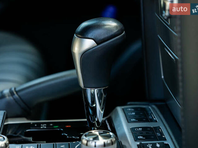 Чорний Тойота Ленд Крузер, об'ємом двигуна 4.46 л та пробігом 46 тис. км за 78000 $, фото 16 на Automoto.ua