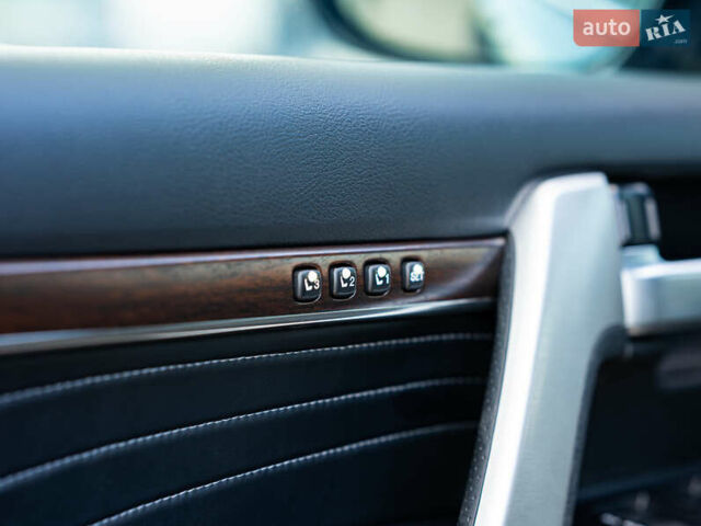 Чорний Тойота Ленд Крузер, об'ємом двигуна 4.46 л та пробігом 46 тис. км за 78000 $, фото 26 на Automoto.ua