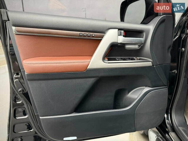 Черный Тойота Ленд Крузер, объемом двигателя 4.61 л и пробегом 67 тыс. км за 62800 $, фото 34 на Automoto.ua