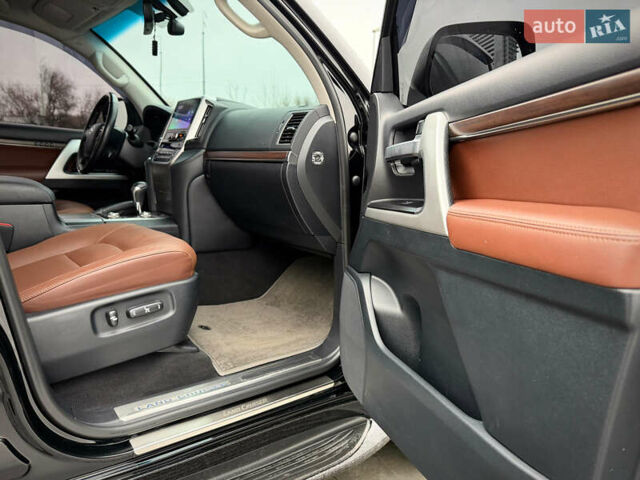 Черный Тойота Ленд Крузер, объемом двигателя 4.61 л и пробегом 67 тыс. км за 62800 $, фото 61 на Automoto.ua