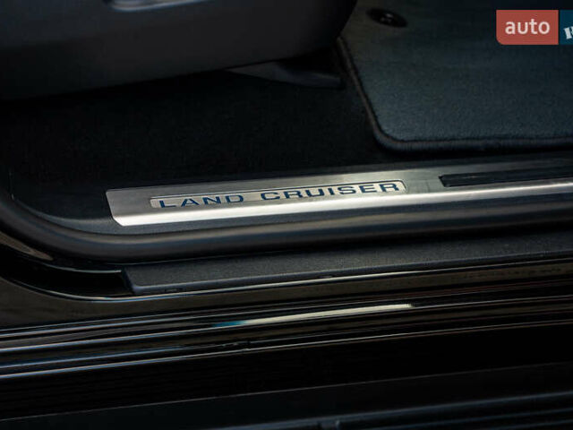 Чорний Тойота Ленд Крузер, об'ємом двигуна 4.46 л та пробігом 46 тис. км за 78000 $, фото 22 на Automoto.ua