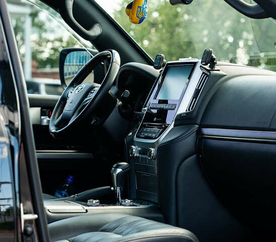 Чорний Тойота Ленд Крузер, об'ємом двигуна 4.46 л та пробігом 46 тис. км за 78000 $, фото 17 на Automoto.ua