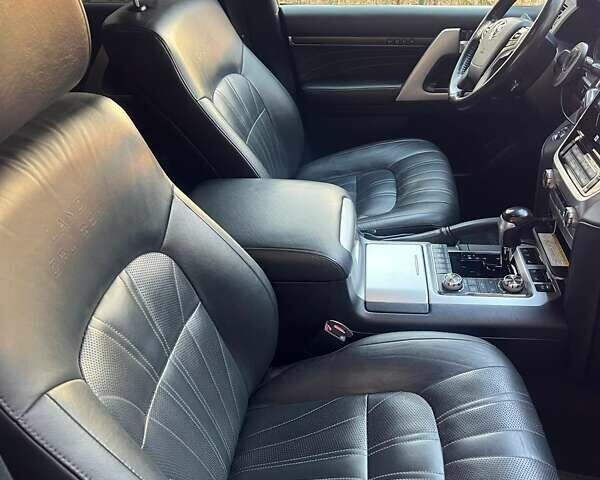 Черный Тойота Ленд Крузер, объемом двигателя 4.46 л и пробегом 120 тыс. км за 69900 $, фото 4 на Automoto.ua