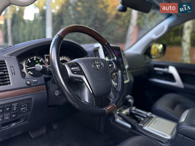 Тойота Ленд Крузер 2020 у Києві на Automoto.ua Чорний Тойота Ленд Крузер, об'ємом двигуна 4.46 л та пробігом 75 тис. км за 67000 $, фото 32 на Automoto.ua