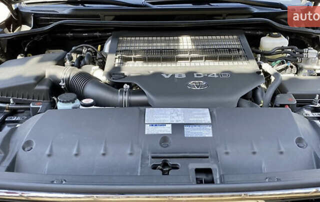 Черный Тойота Ленд Крузер, объемом двигателя 4.46 л и пробегом 58 тыс. км за 73000 $, фото 29 на Automoto.ua