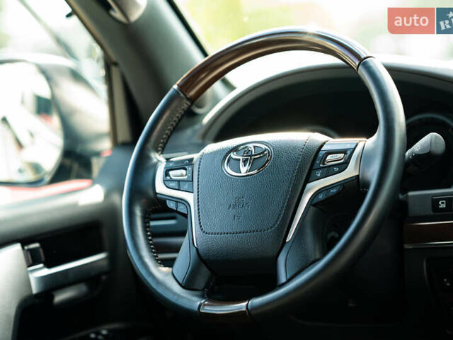 Чорний Тойота Ленд Крузер, об'ємом двигуна 4.46 л та пробігом 46 тис. км за 78000 $, фото 13 на Automoto.ua