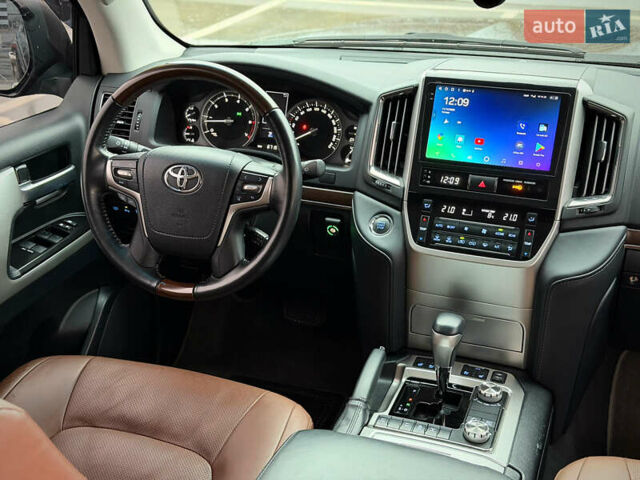 Черный Тойота Ленд Крузер, объемом двигателя 4.61 л и пробегом 67 тыс. км за 62800 $, фото 74 на Automoto.ua