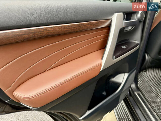 Черный Тойота Ленд Крузер, объемом двигателя 4.46 л и пробегом 58 тыс. км за 73000 $, фото 18 на Automoto.ua