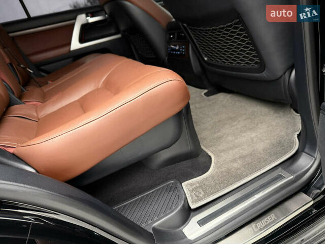 Черный Тойота Ленд Крузер, объемом двигателя 4.61 л и пробегом 67 тыс. км за 62800 $, фото 60 на Automoto.ua