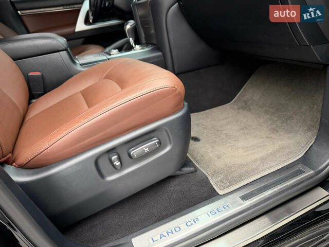 Черный Тойота Ленд Крузер, объемом двигателя 4.61 л и пробегом 67 тыс. км за 62800 $, фото 57 на Automoto.ua
